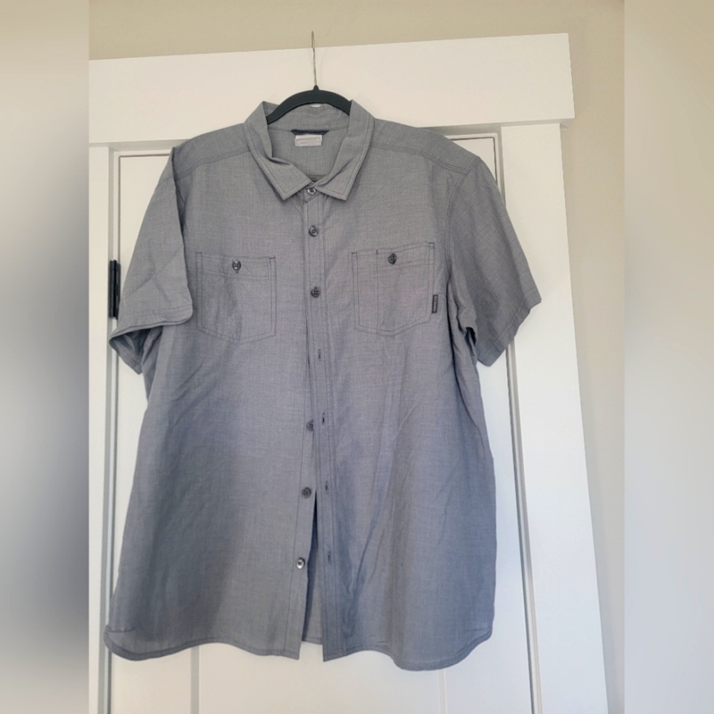 Men's Gray Button-Up Shirt. COLUMBIA. XL